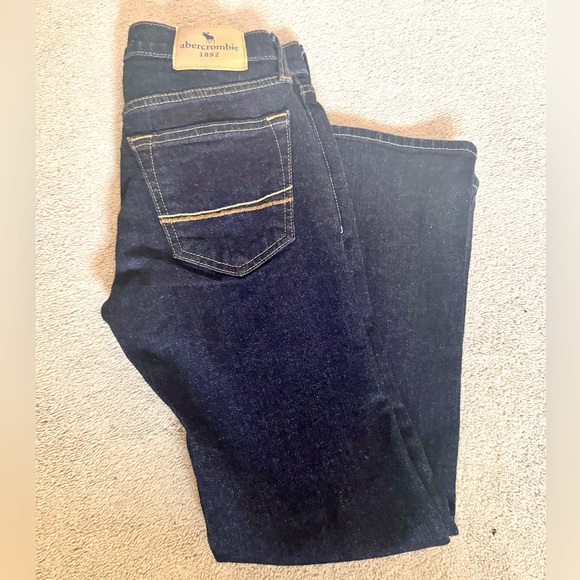 NWOT! Never worn brand new kids jeans. Abercrombie, size 9/10. Dark wash blue - Picture 5 of 6